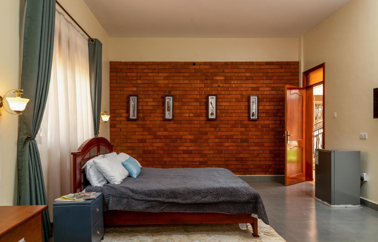 Fred And Winnie Bnb Kampala Extérieur photo