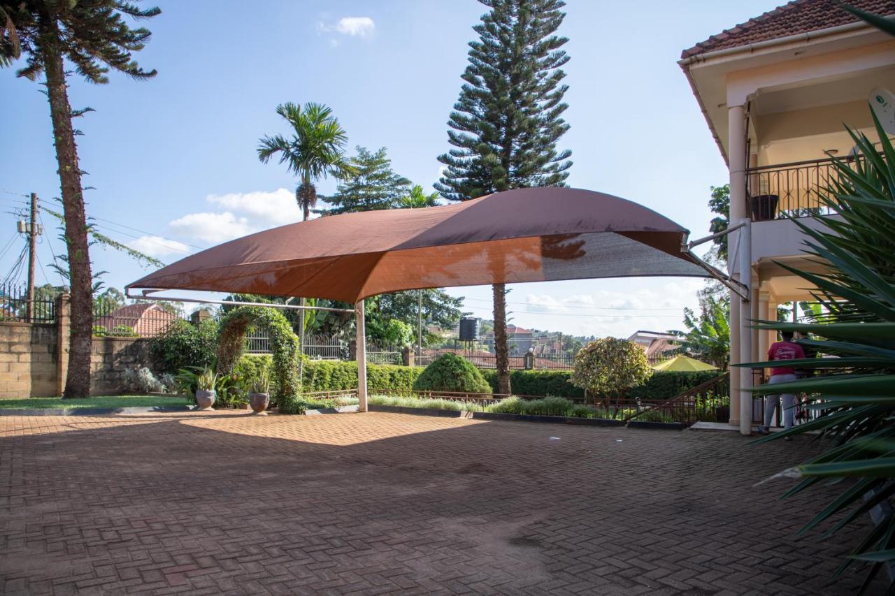 Fred And Winnie Bnb Kampala Extérieur photo