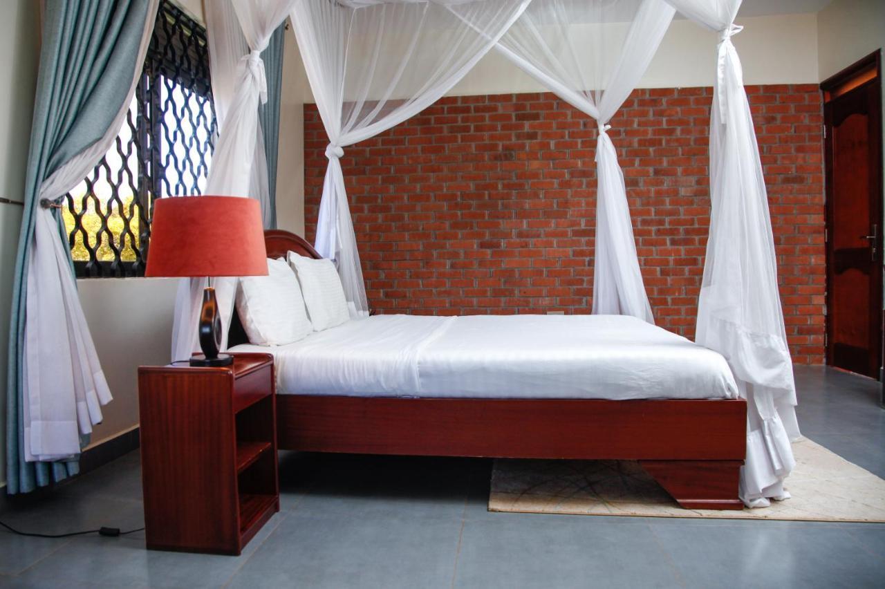 Fred And Winnie Bnb Kampala Extérieur photo