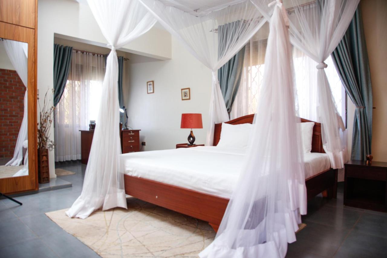 Fred And Winnie Bnb Kampala Extérieur photo