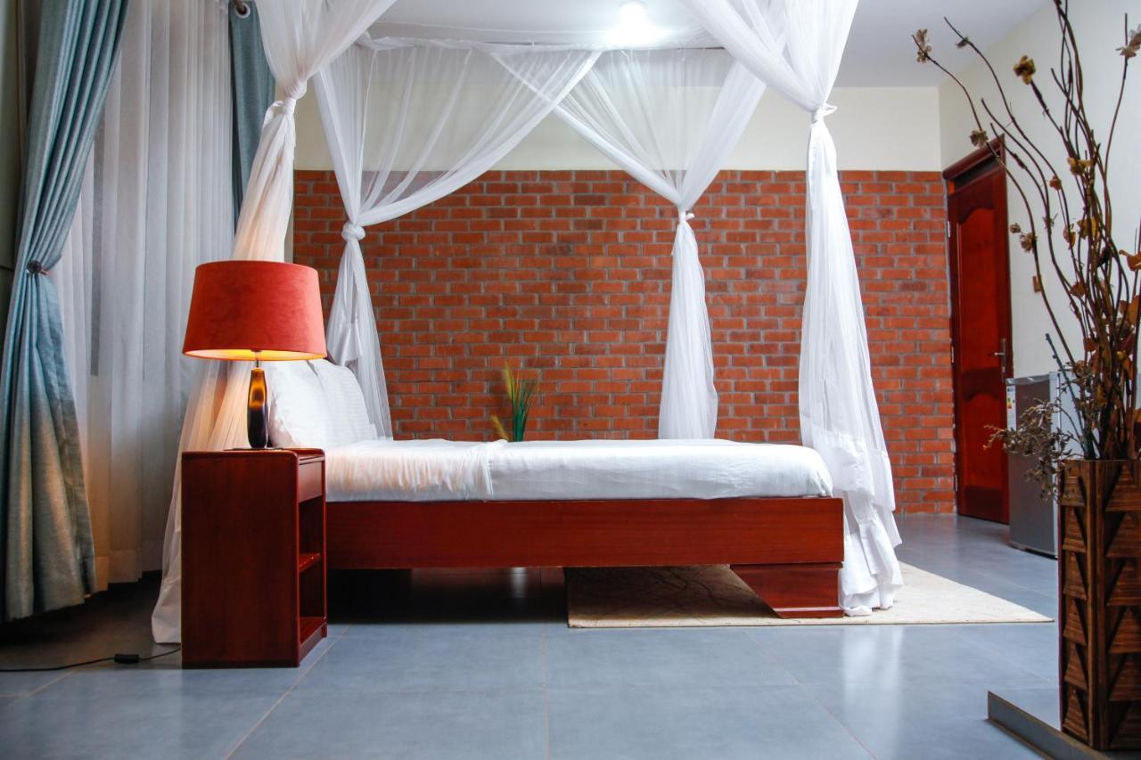 Fred And Winnie Bnb Kampala Extérieur photo